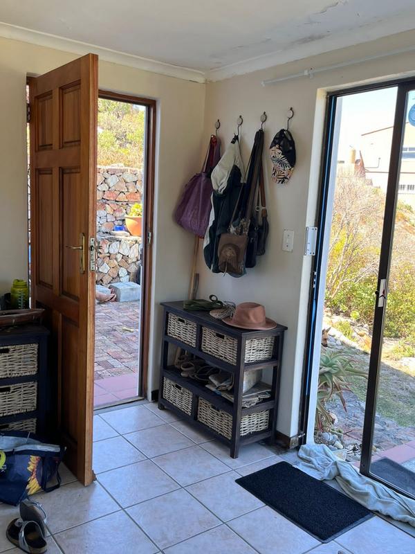 To Let 1 Bedroom Property for Rent in Glen Marine Western Cape